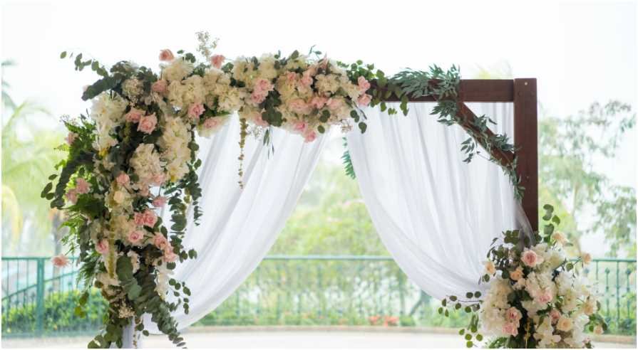 how to choose wedding flowers by season