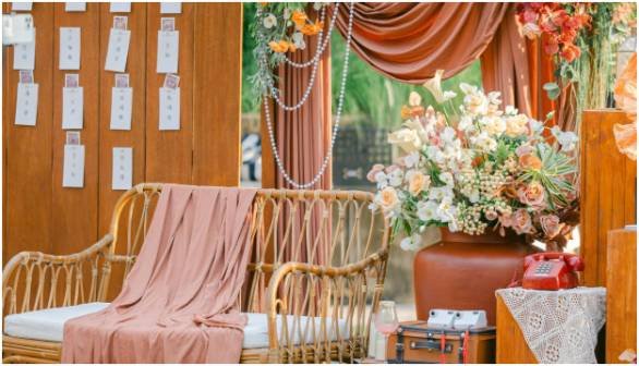 Handmade Signage and Seating Display Ideas