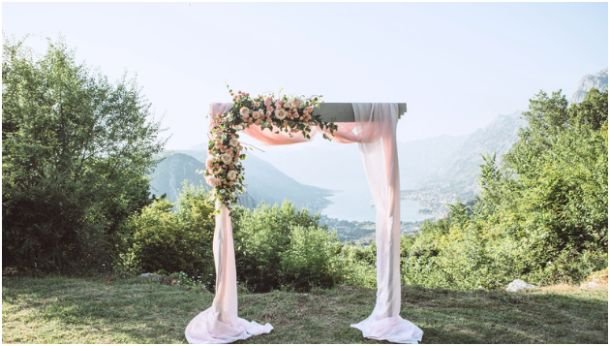 Modern Outdoor Wedding Ceremony Backdrop Ideas