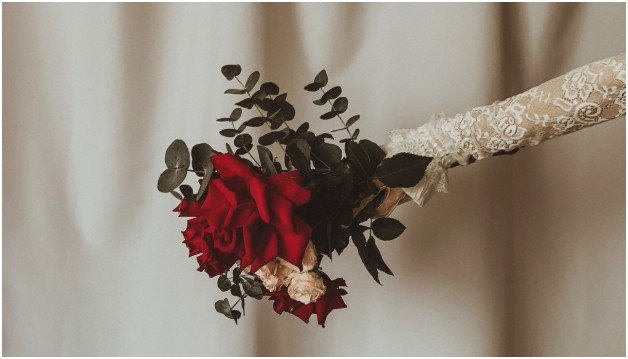 Classic Wedding Flowers and What They Say